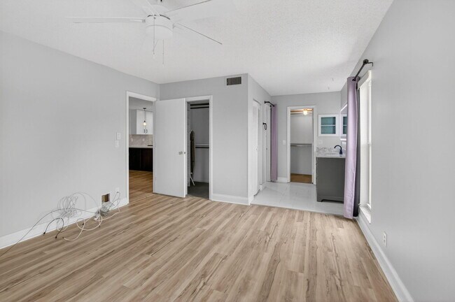 Building Photo - 2401 Del-Aire Blvd