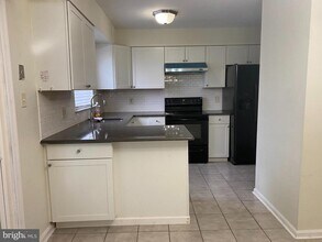Building Photo - 9 Revere Pl