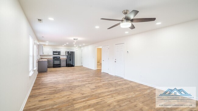 Building Photo - 102 Millbury Way