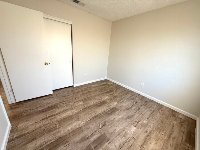 Building Photo - GORGEOUS 3BED/2.5BATH SINGLE FAMILY HOME