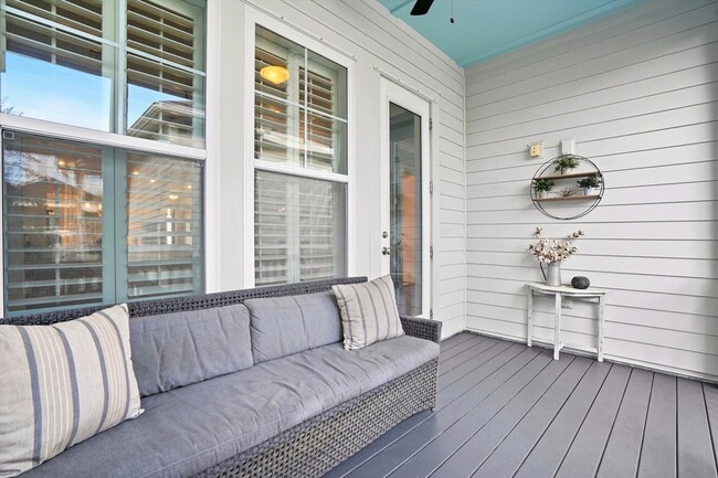 Building Photo - 2548 Josiah St