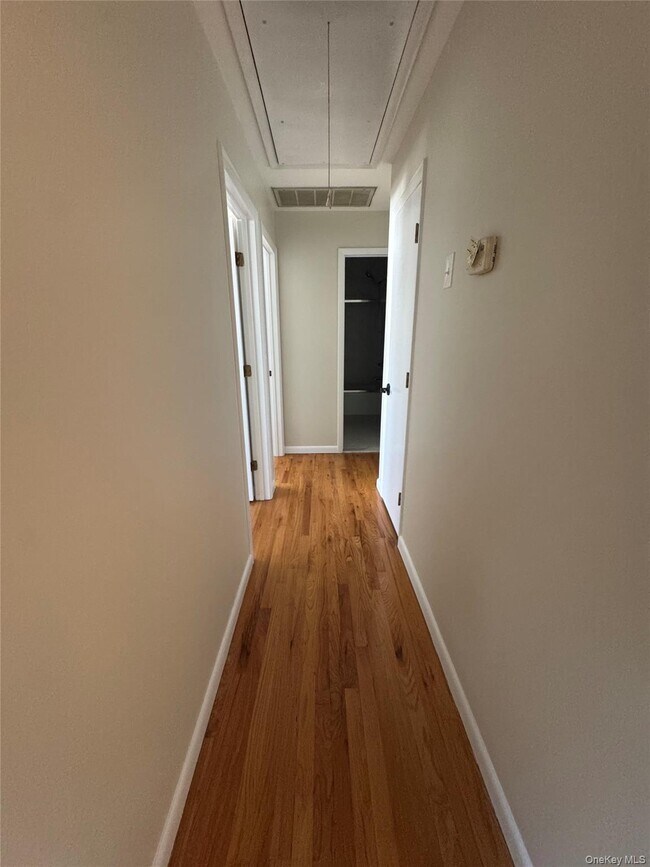 Building Photo - 28 Lakeview Dr