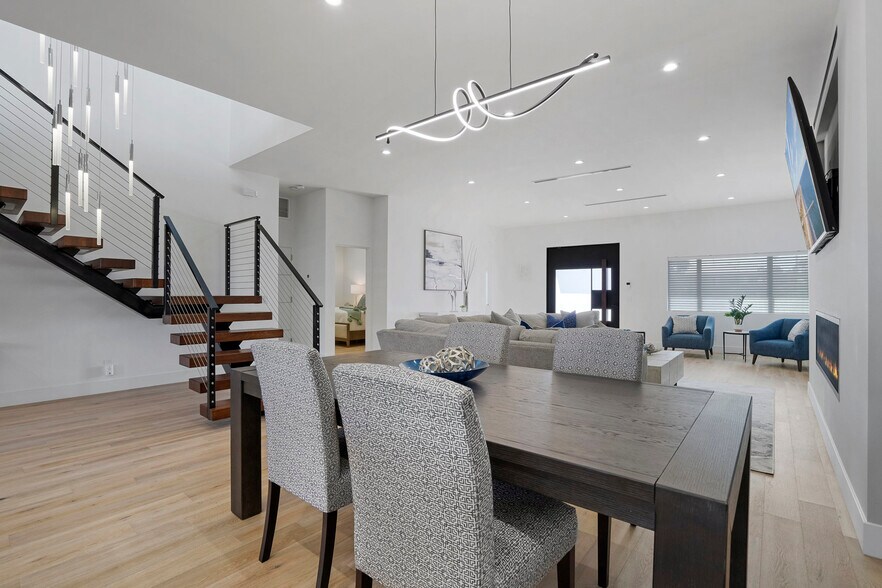 Dining Room - 4386 Newport Ave