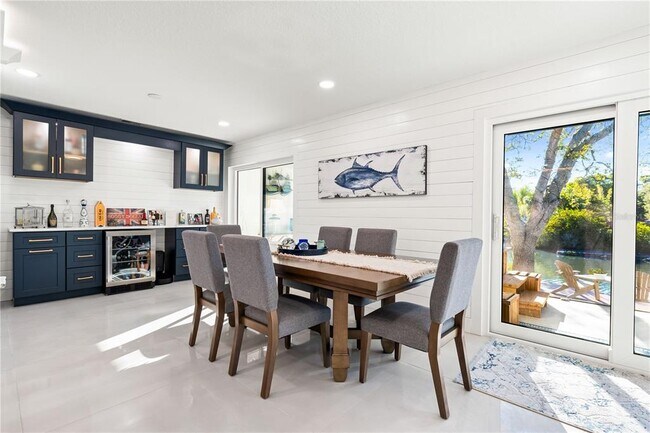 Building Photo - 2500 Monterey St