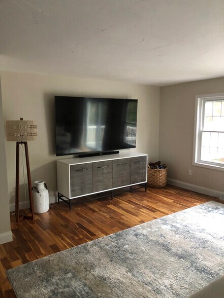 Building Photo - 100 Laurelwood Dr