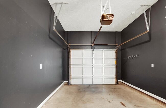 Building Photo - 7221 Quail Hollow Dr