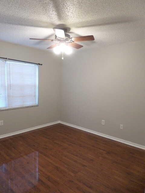 Building Photo - $25 App Fee & December Rent Free! * Spacious 2bdrm/1bath Condo ** $1,695.00** READY NOW ** No Sec...