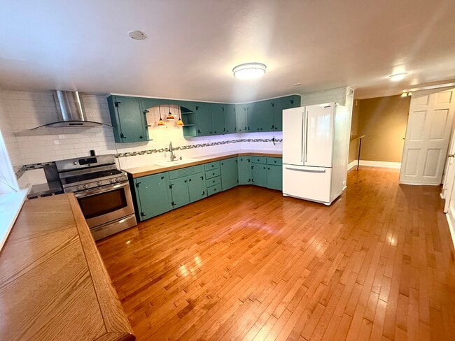 Building Photo - Seneca Turnpike East 220/222