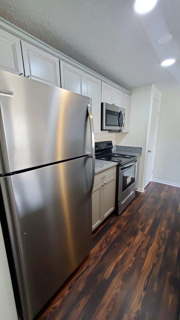 Building Photo - 1610 Arlyn Cir