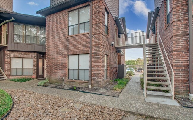 Building Photo - 3130 Walnut Bend Ln