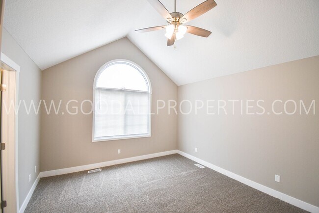 Building Photo - 3 BDRM 2.5 Bath finished basement fenced backyard in Ankeny