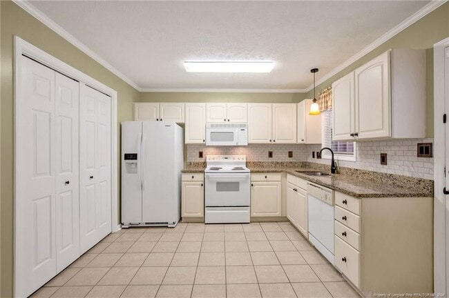 Building Photo - 425 Cityview Ln