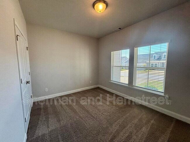 Building Photo - 1101 Clareton Dr