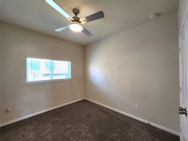 Building Photo - 12708 S Shore Dr