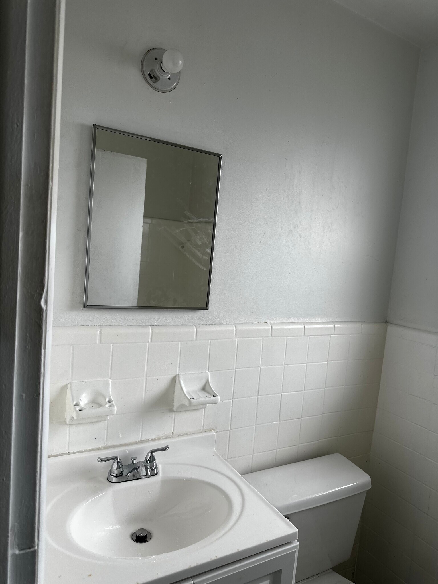 Building Photo - 1120 N Sapodilla Ave