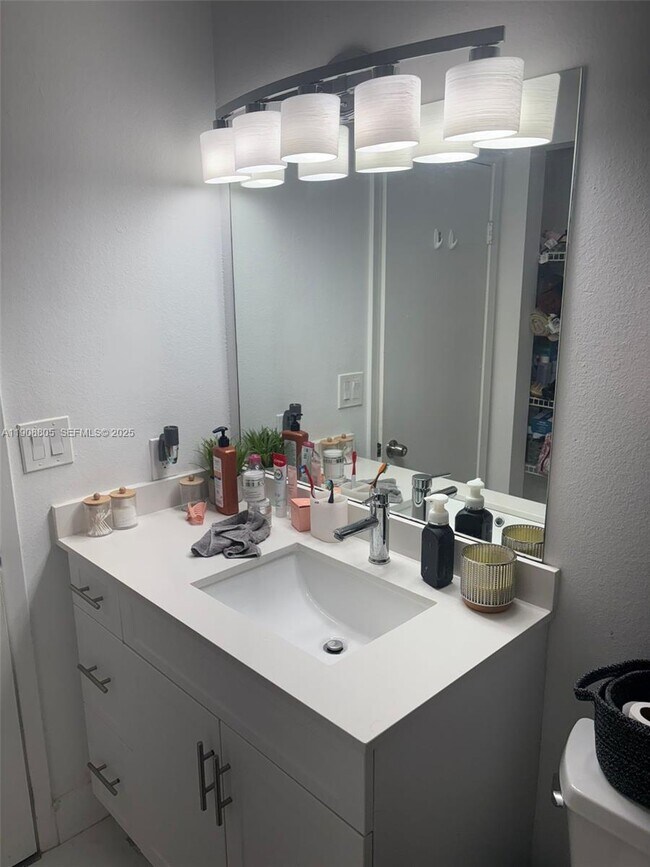 Building Photo - 15560 SW 106th Ln