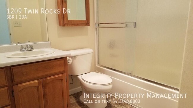Building Photo - 1209 Twin Rocks Dr