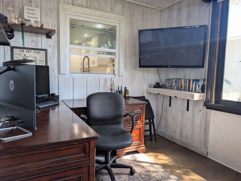 Enclosed back porch & office - 4440 Saxon Dr