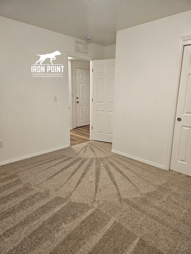 Building Photo - Move-in Ready Home w/new paint & flooring throughout, 2 car garage.