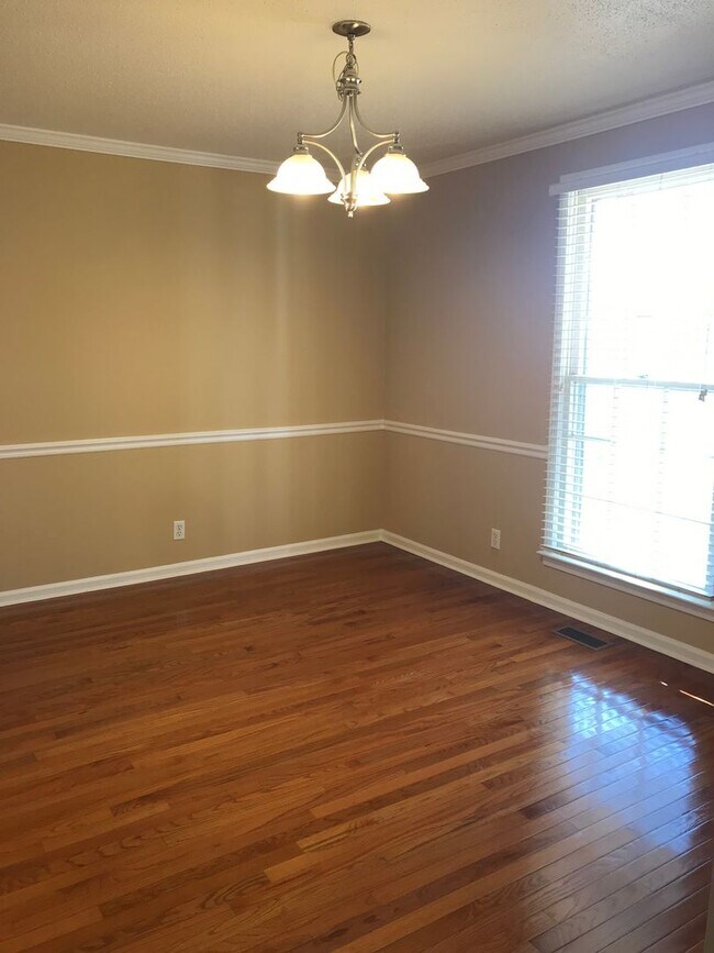 Building Photo - 3 Bedroom Home with Bonus Room For Rent!