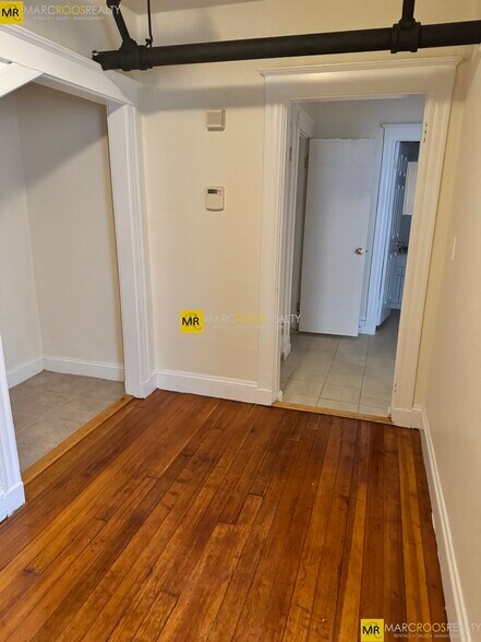 Primary Photo - 9 Barrows St