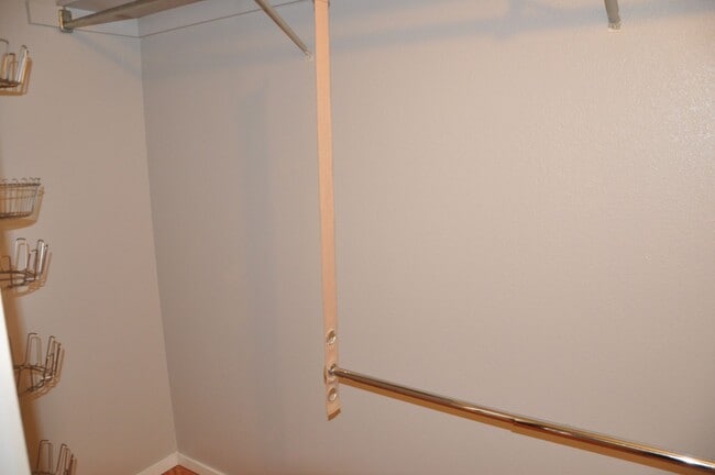 Building Photo - Beautiful 2 bedroom on the east side!