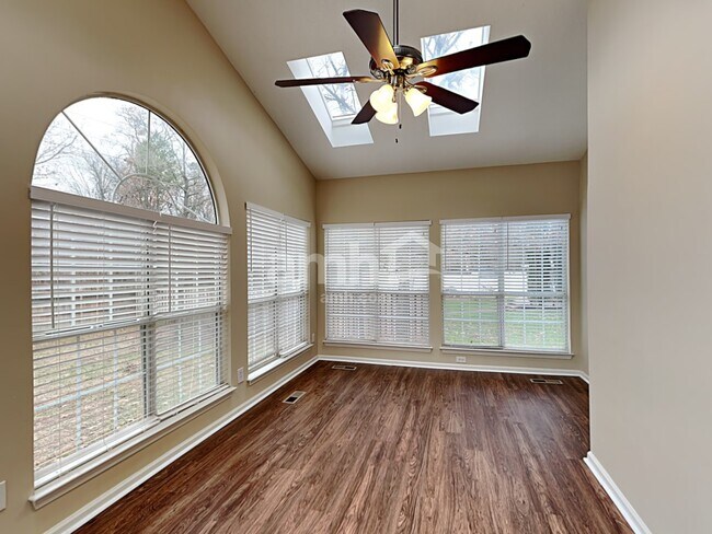 Building Photo - 4010 Logan Cir