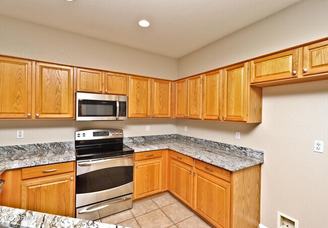 Building Photo - 14168 W Clarendon Ave