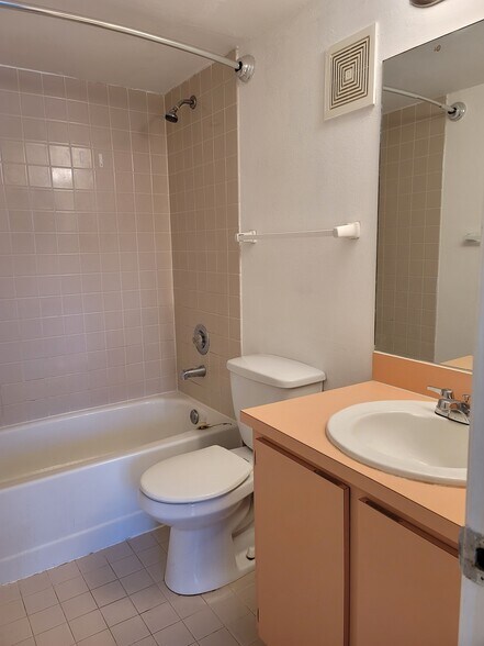 Master Bath - 8200 SW 210th St