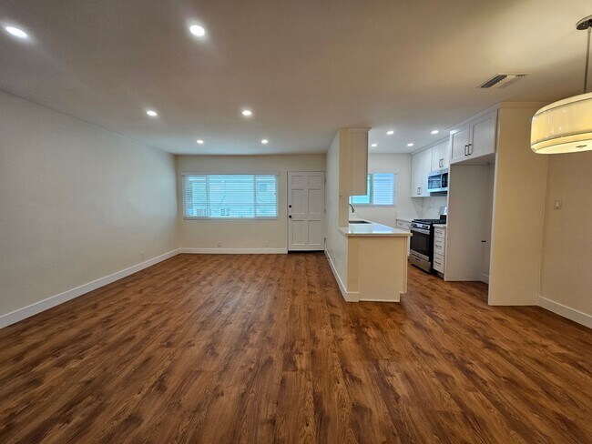 Building Photo - 561 East Orange Grove Avenue