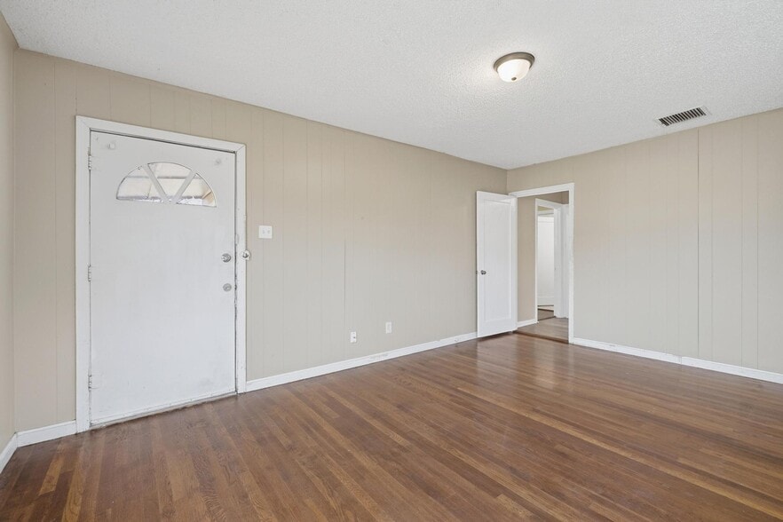 Building Photo - 2857 S 5th St