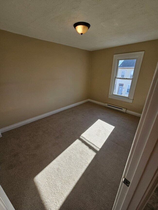 Building Photo - Available Now - 3 Bedroom located in York ...