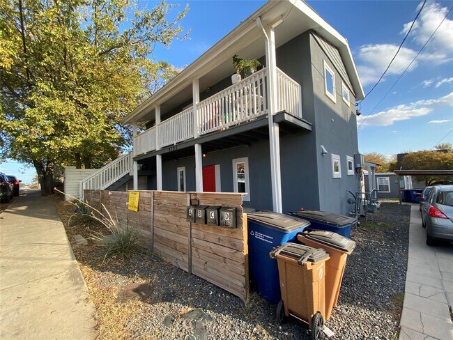Building Photo - 2103 Rosewood Ave
