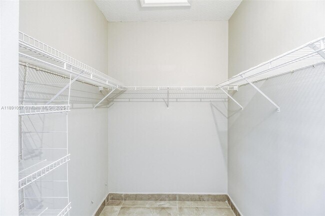 Building Photo - 3810 SW 51st St