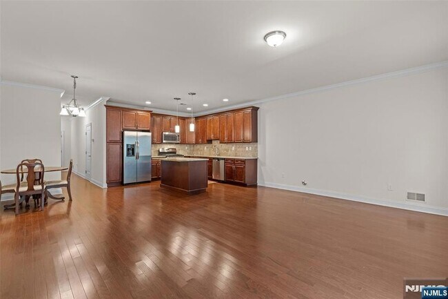 Building Photo - 52 Parkside Dr