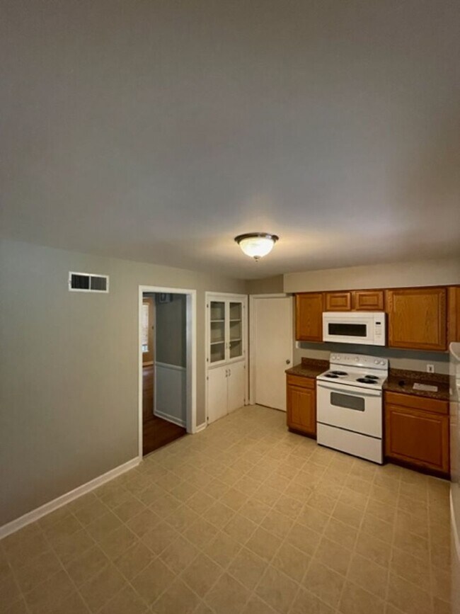 Building Photo - 3 Bed 2 Bath in Phelps Grove