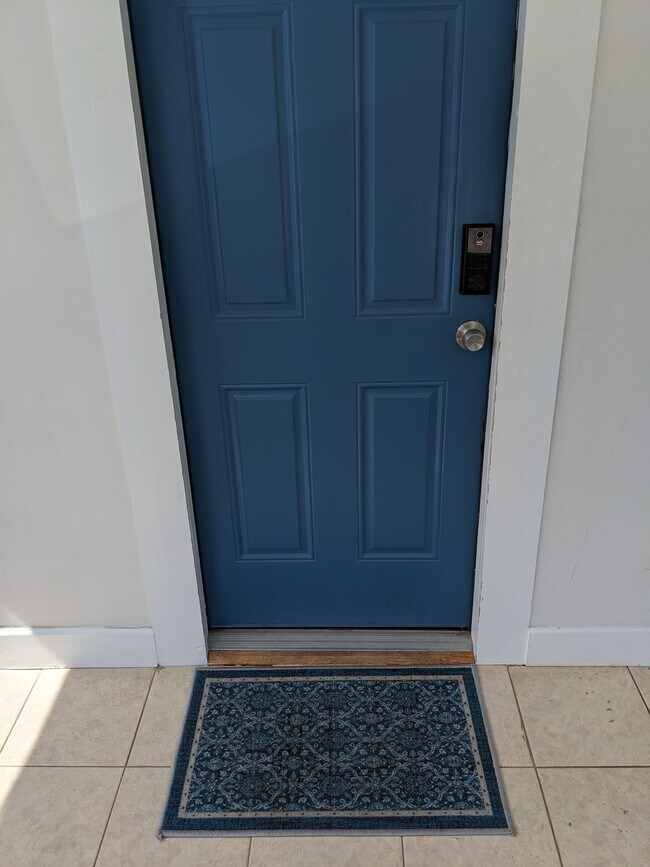 Building Photo - 1007 12th Ave N