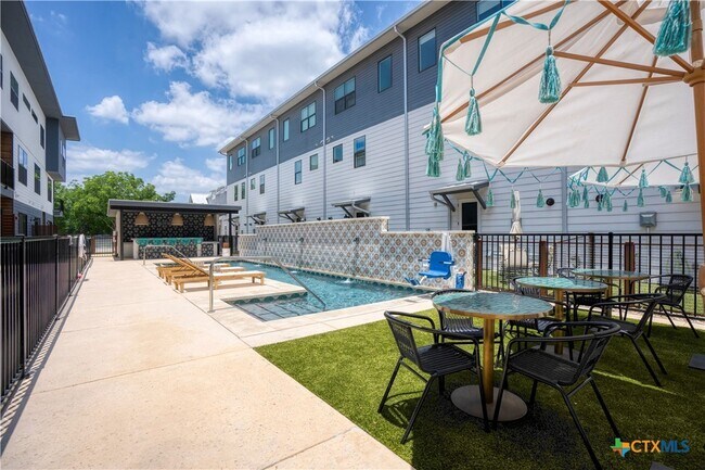 Building Photo - 1208 N Academy Ave