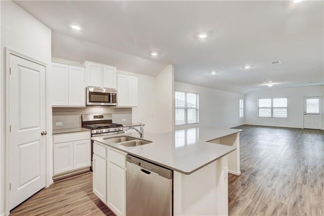 Building Photo - Charming Single-Story Home Located in the ...