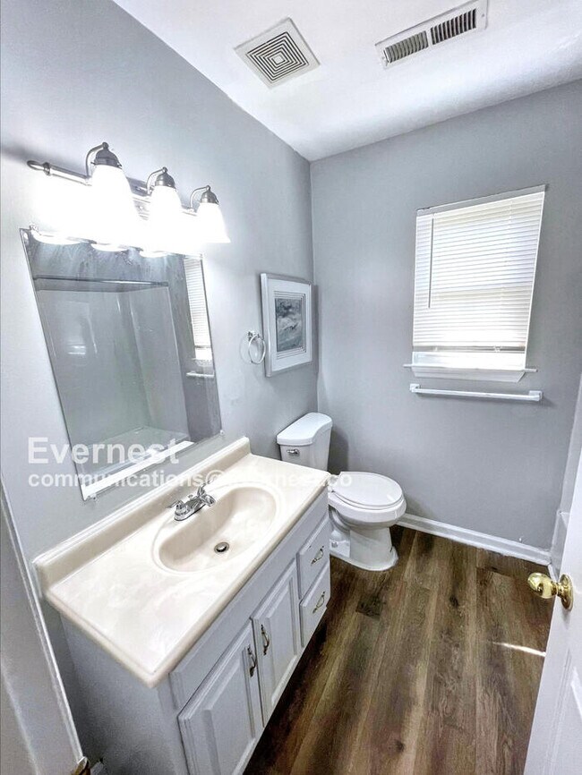 Building Photo - 4021 Creekside Dr