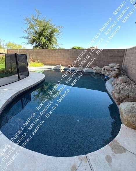 Building Photo - 6784 W Louise Dr