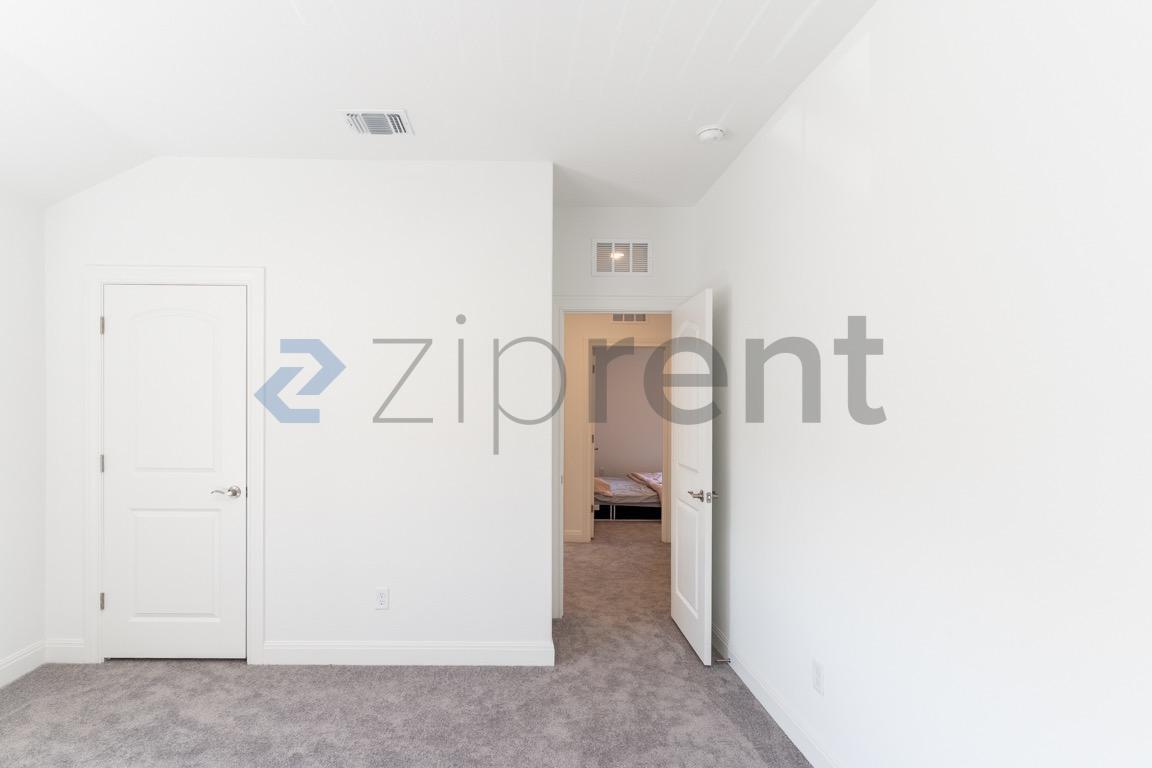 Building Photo - 113 Redonda Dr