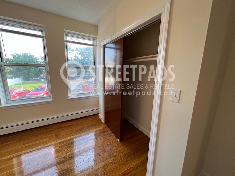 Building Photo - 172 N Beacon St