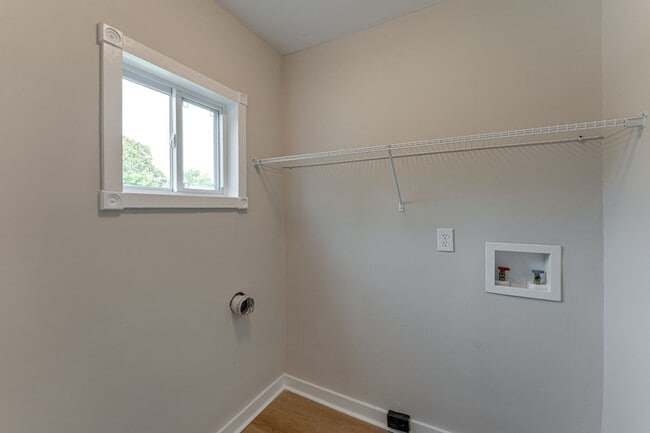 Building Photo - 2 BR 1 BA house for Rent