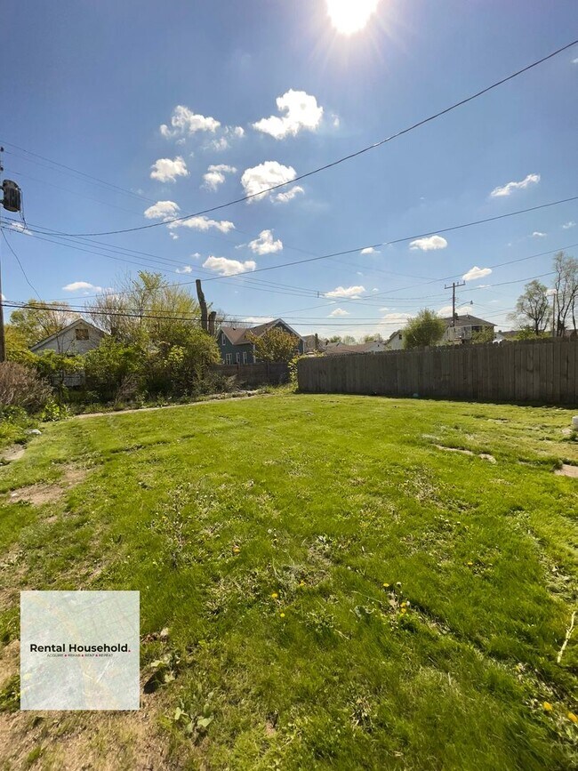 Building Photo - 8762 Epworth St