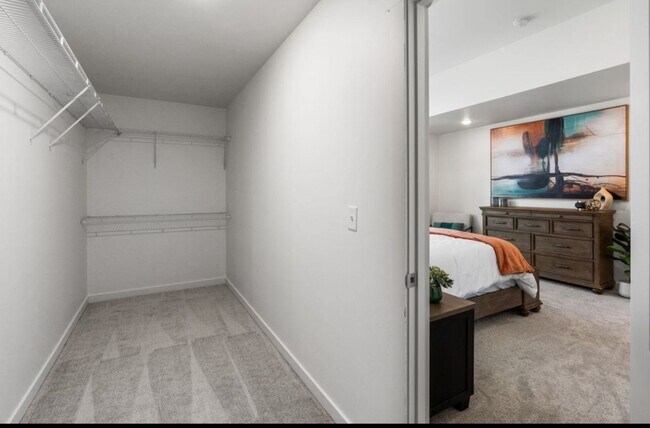 Building Photo - 600 Mira Wy