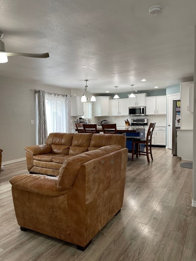 Building Photo - Beautiful 2 Story w/Finished Basement in D...