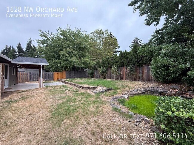 Building Photo - 1628 NW Orchard Ave