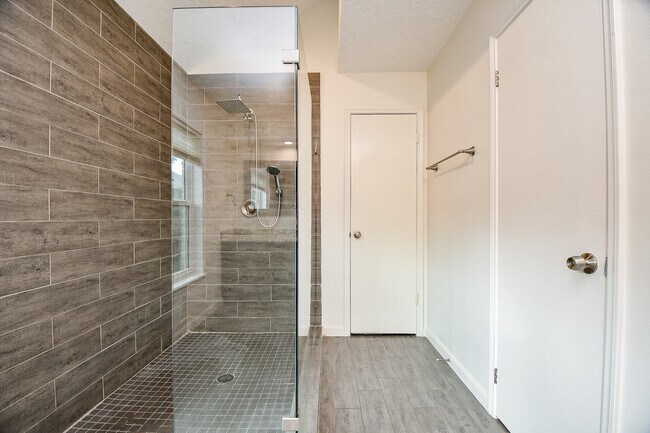 Building Photo - 7711 Hopewell Ln