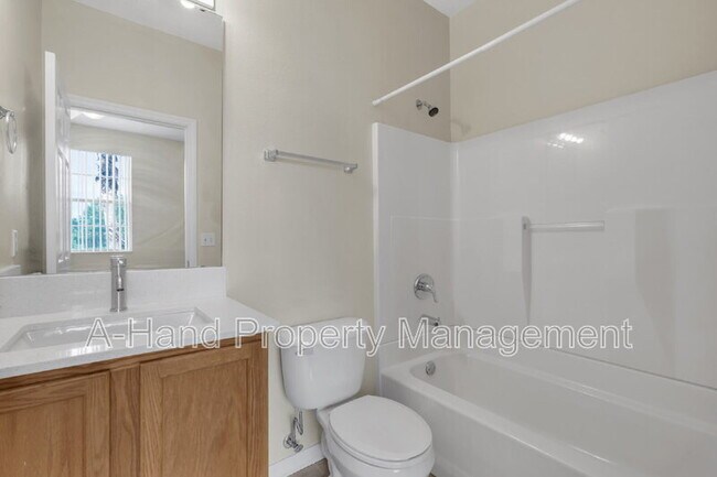 Building Photo - 1413 Retreat Cir